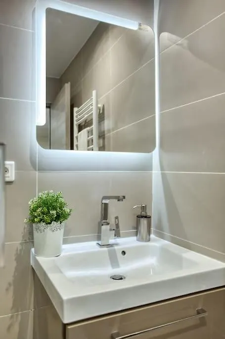 Amazing New Bastille 3 Bedrooms 2 Bathrooms