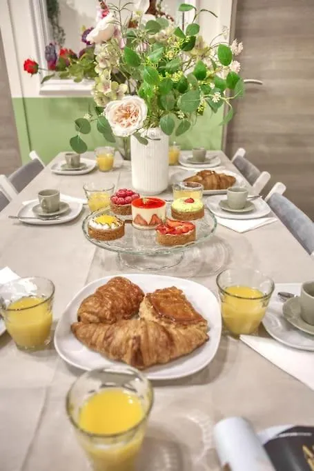 아파트 Amazing New Bastille 3 Bedrooms 2 Bathrooms *